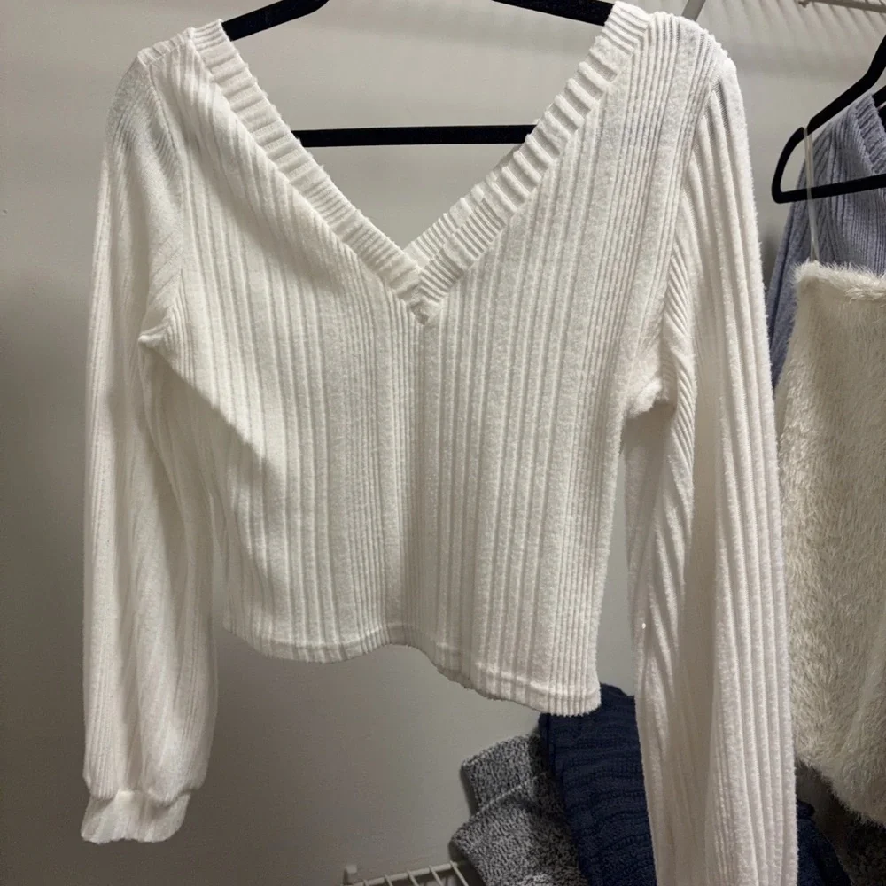 White Ribbed V-Neck Blouse - Picture 1 of 1